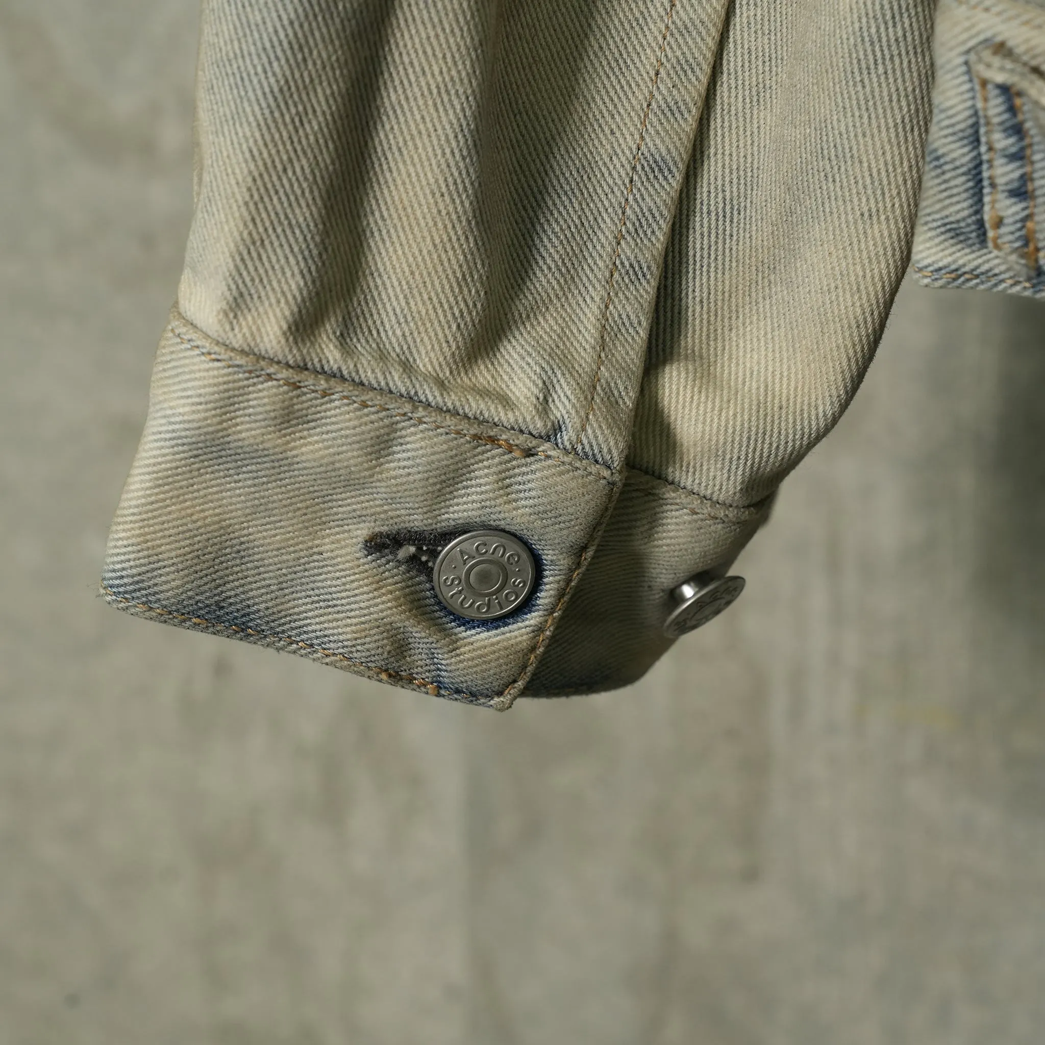 ROBERT U CARVER / LIGHT BLUE