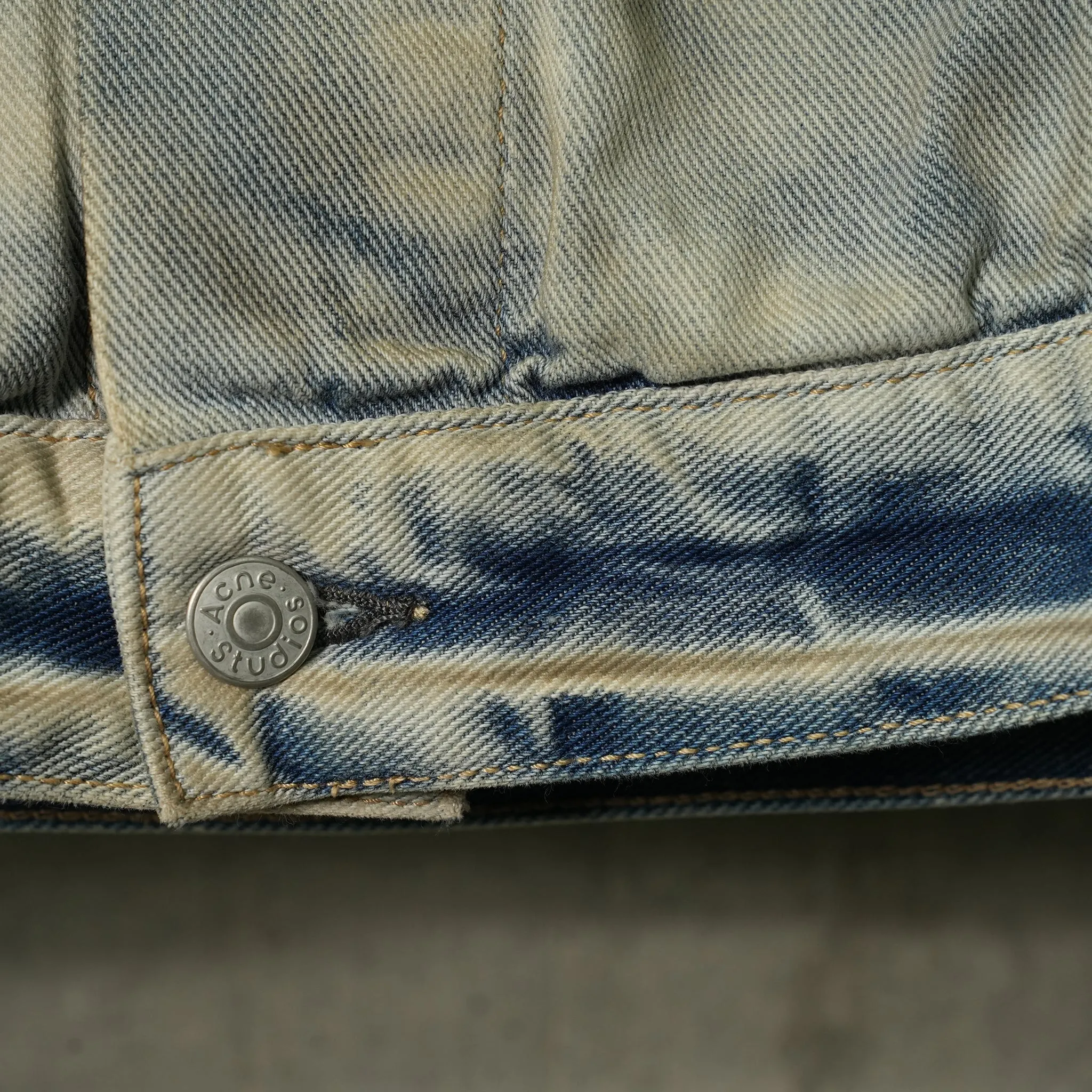 ROBERT U CARVER / LIGHT BLUE