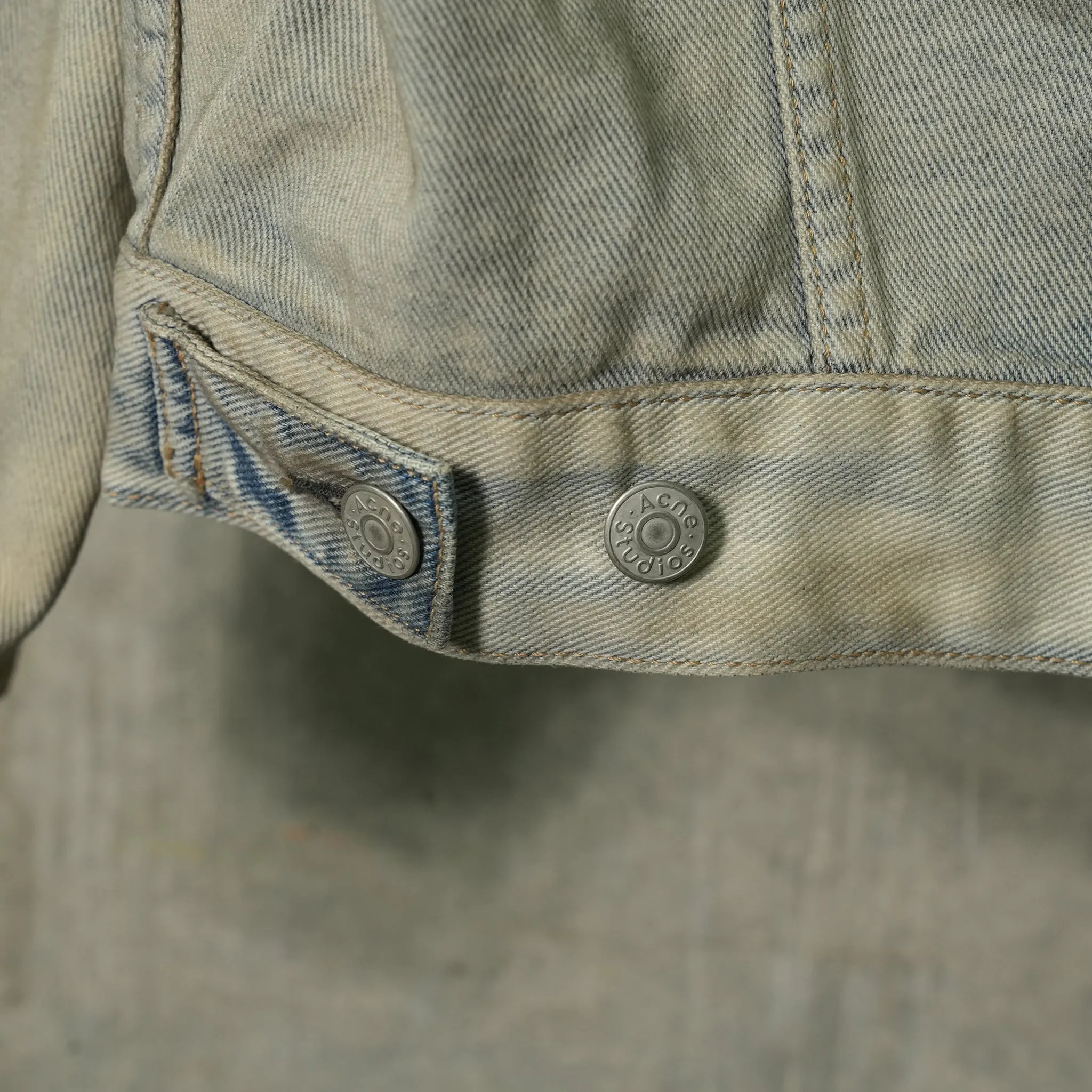 ROBERT U CARVER / LIGHT BLUE